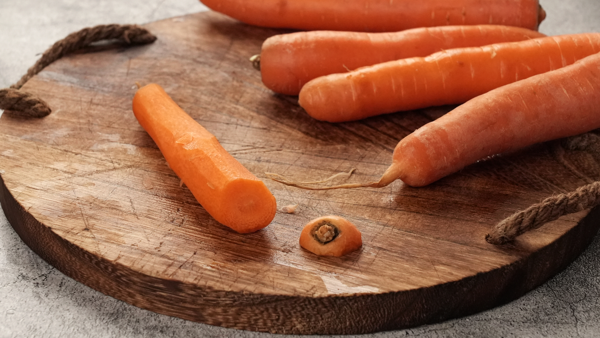 Carrot Benefits: सर्दी के मौसम में गाजर अपनी Daily Routine में करें शामिल, इन बीमारियों से रहेंगे कोसो दूर