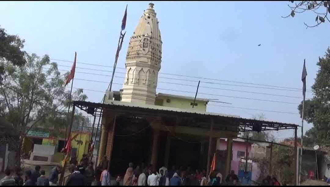 दुर्गा मंदिर में चोरों ने किया हाथ साफ, लोगों में दिखा जनाक्रोश