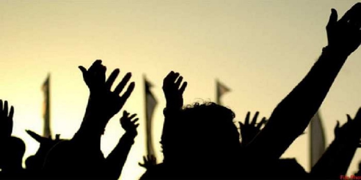 अशोकनगर में सड़क की हालत जर्जर, परेशान रहवासियों ने शुरू किया प्रदर्शन