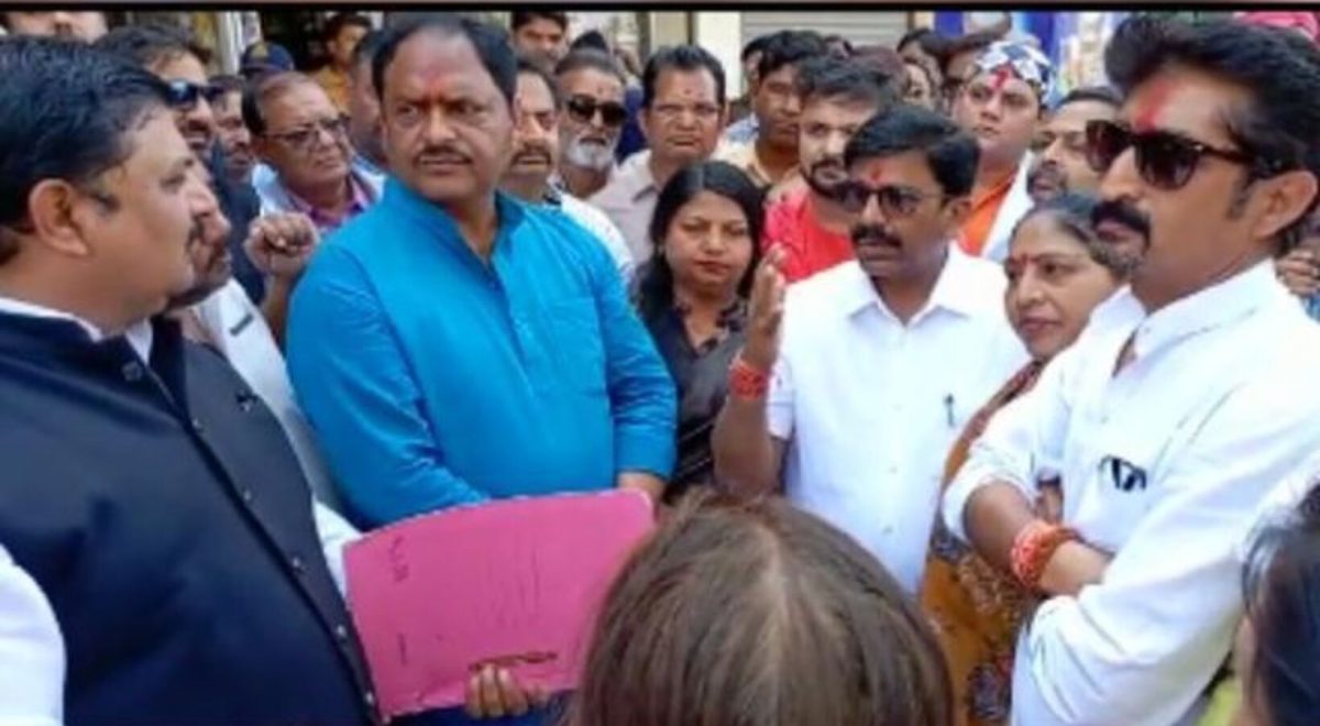 Katni News: विकास यात्रा का अंतिम दिन, आक्रोशित नागरिकों ने किया विधायक संदीप जयसवाल का घेराव, जताई नाराजगी