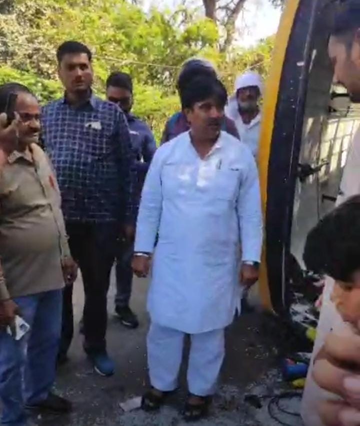 Gwalior School Bus Accident : ग्वालियर में बच्चों से भरी स्कूल बस पलटी, टला बड़ा हादसा, कांग्रेस नेता सुनील शर्मा ने की जांच की मांग
