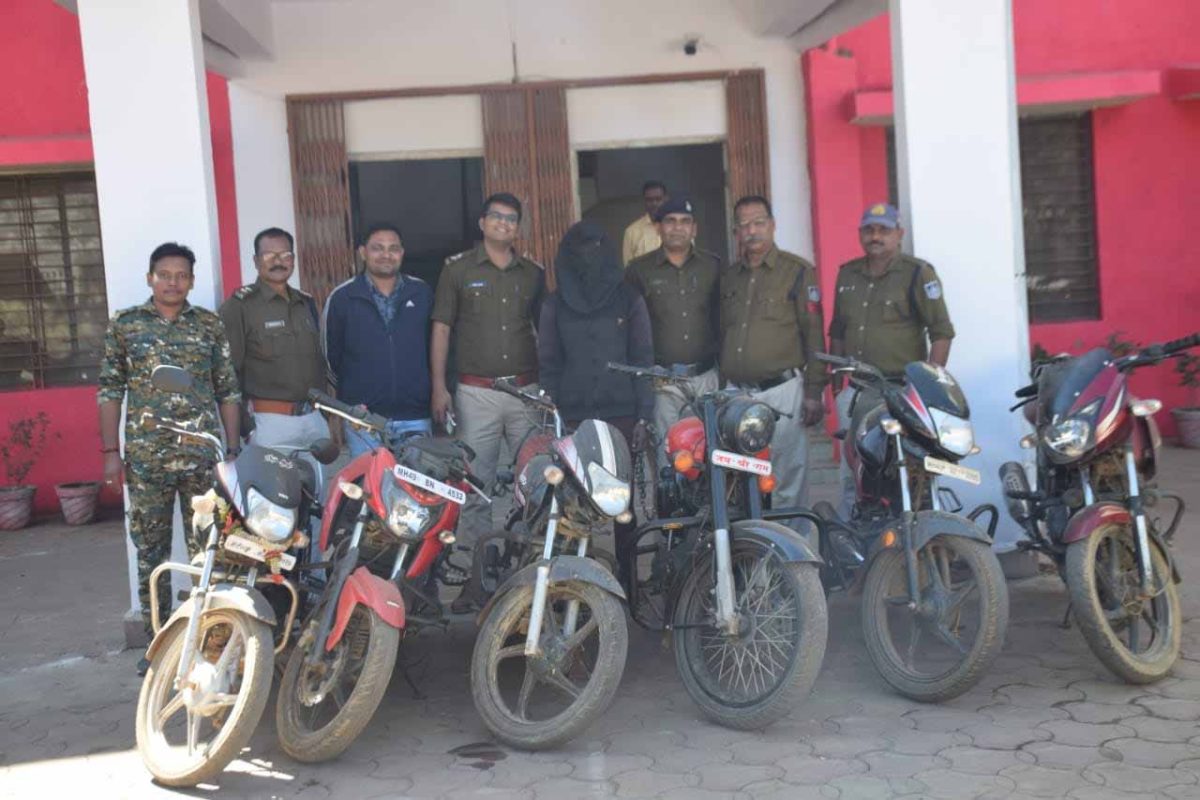 Balaghat News : लूट के आरोपी से पुलिस ने बरामद की 6 बाइक