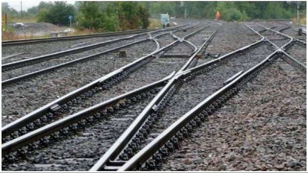 रेल पटरी चोर गिरफ्तार, पुलिस के निशाने पर रेलवे के अधिकारी आकर कर्मचारी, तलाश जारी