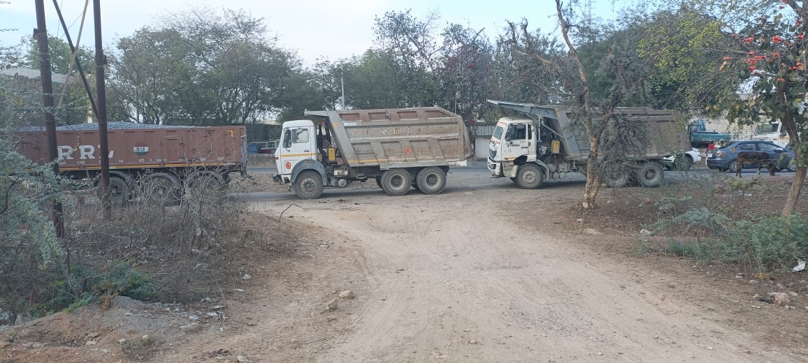 Niwari News: अवैध उत्खनन के खिलाफ एक्शन मोड में दिखा खनिज विभाग, 2 ट्रैक्टर, 5 डंपर और एक ट्रक जब्त