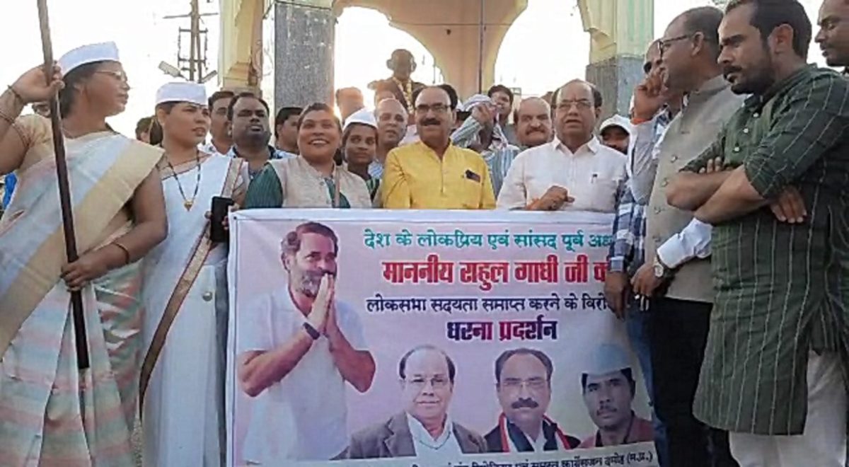 दमोह में कॉंग्रेस सेवा दल ने किया प्रदर्शन, राहुल गांधी की सदस्यता रद्द होने पर कॉंग्रेसी नेताओं ने जताया विरोध