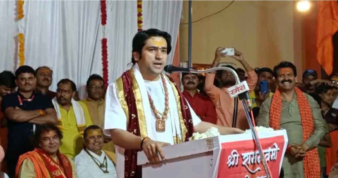 Chhatarpur News : 'हिंदू राष्ट्र की जय' के नारों के बीच पंडित धीरेंद्र शास्त्री ने दी हिंदुओं को सलाह, जानें
