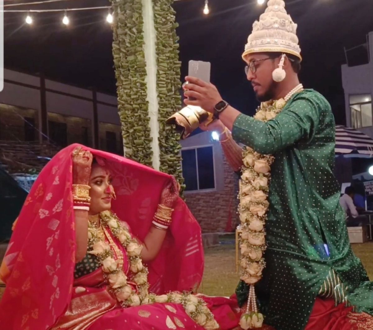Viral Video : जब दूल्हा हो फोटोग्राफर, दुल्हन की फोटो खींचने के लिए दूल्हे ने रोकी शादी