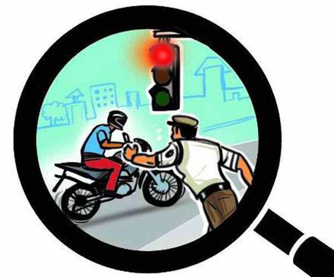 सड़क दुर्घटनाओं को रोकने लिए यातायात नियमों का सख्ती से कराएं पालन : एसपी विवेक सिंह