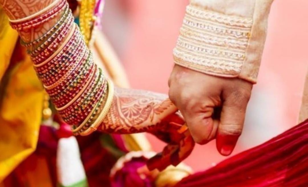 अंतरजातीय विवाह करने पर मिलेगी ढाई लाख रुपये प्रोत्साहन राशि, जानें सरकार की पूरी योजना
