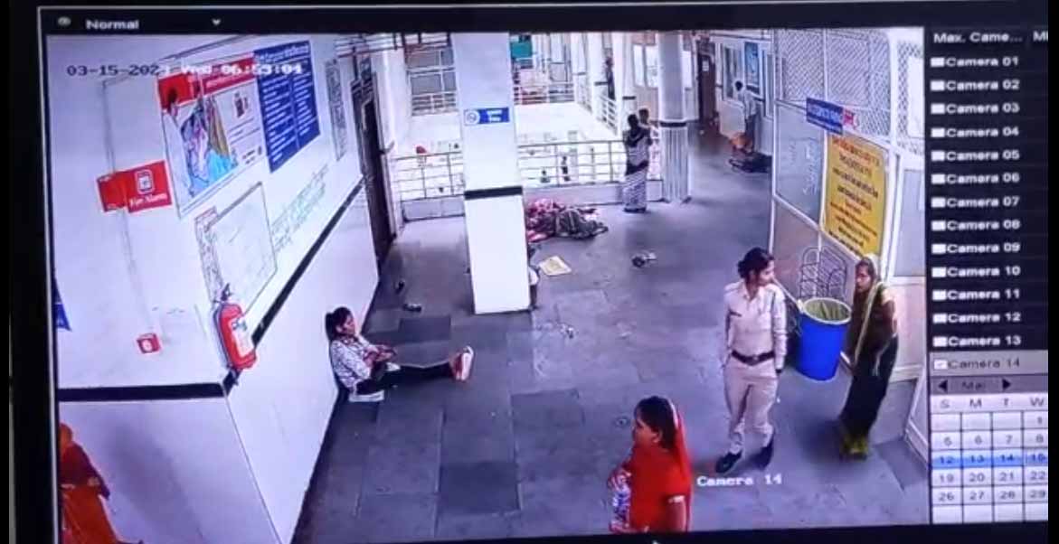 Chhatarpur News : अस्पताल से पुलिस को चकमा देकर महिला कैदी फरार, CCTV में कैद हुई घटना