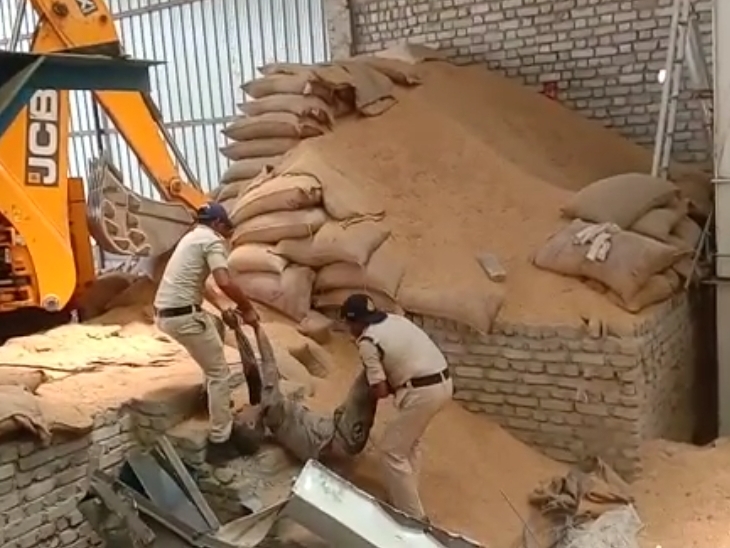 सिवनी में धान की दराई के दौरान गिरी दीवार, एक मजदूर की दबने से हुई मौत, दूसरे की तलाश जारी