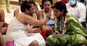 Ujjain News: महाकाल के दरबार पहुंची रवीना टंडन, गर्भ गृह में की पूजा, सबकी खुशहाली का आशीर्वाद मांगा