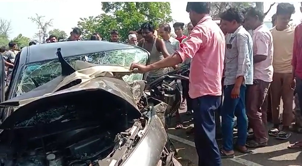 Balaghat News: पेड़ से टकराई तेज रफ्तार कार, 3 लोगों की हुई मौत, 4 घायल
