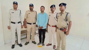 Burhanpur News : पुलिस को मिली बड़ी सफलता, 32 हजार का ईनामी बदमाश पकड़ा