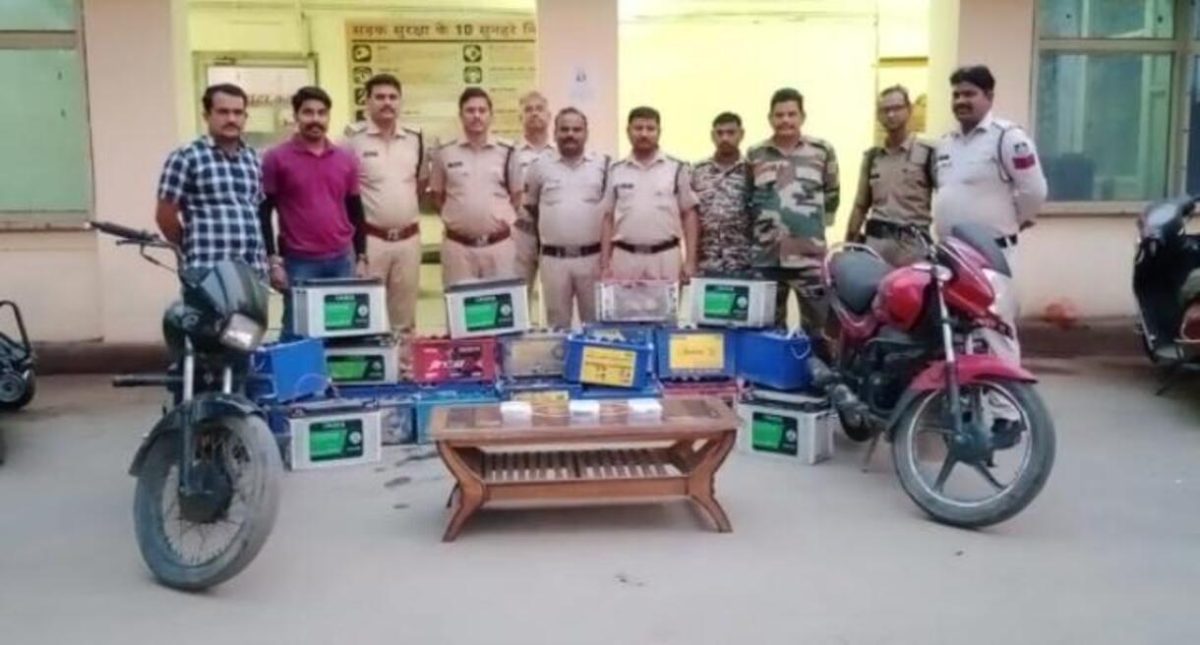 Bhind News: पुलिस को मिली बड़ी सफलता, 2 बाइक और सोना-चांदी के जेवरात संग 6 चोर गिरफ्तार