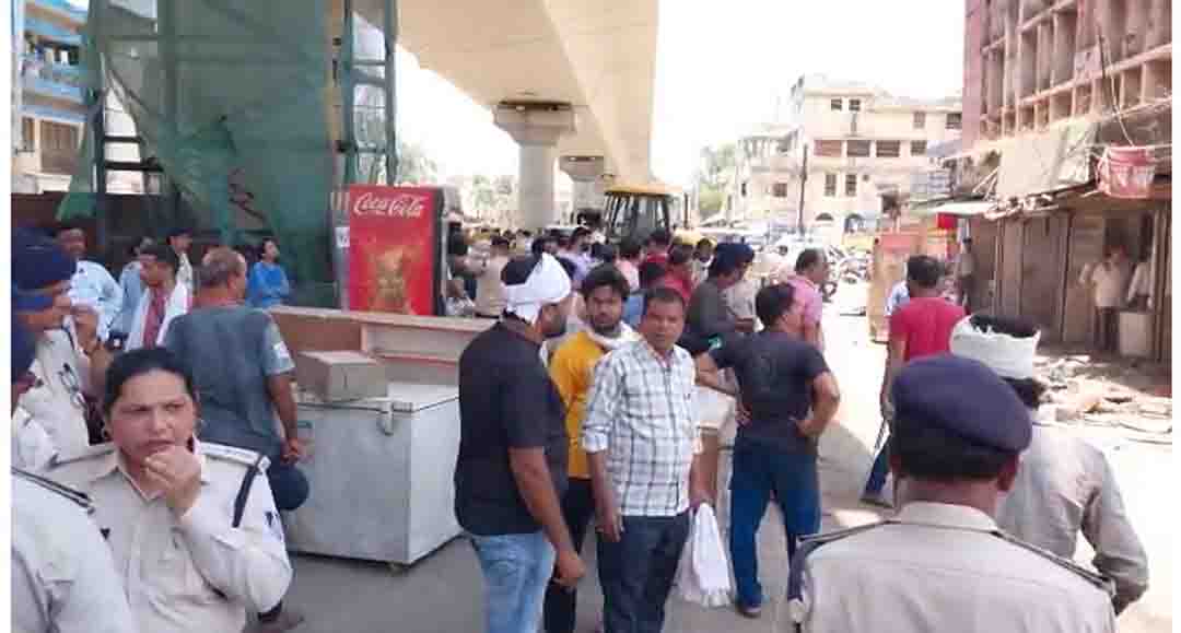 जबलपुर में चला बुलडोजर, नगर निगम ने ध्वस्त की 5 दुकानें