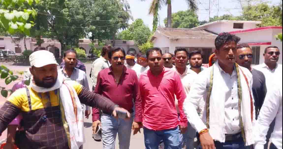 Jabalpur News : हिंदू धर्मसेना के कार्यकर्ताओं ने एसपी ऑफिस का किया घेराव, जानें पूरा मामला