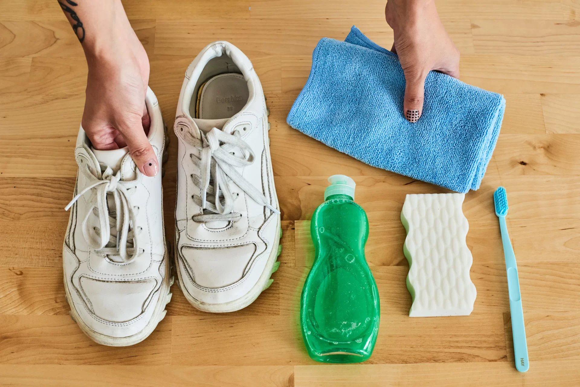 Shoes Cleaning Tips: इन 5 आसान टिप्स से चमकाएं अपने सफेद जूते, ऐसे करें इस्तेमाल