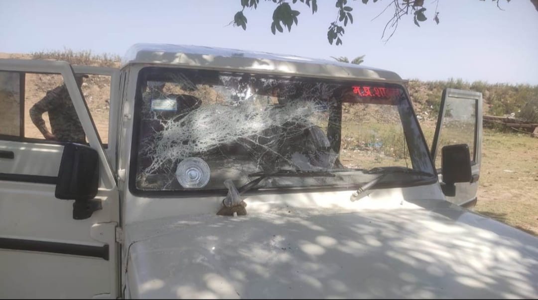डकैत समझकर Kuno National Park की Cheetah ट्रैकिंग टीम पर ग्रामीणों ने किया हमला, गाड़ी में तोड़फोड़, तीन वनकर्मी घायल