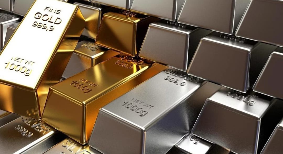 Gold Silver Price Today : सोना चमका, चांदी लुढ़की, ताजा भाव देखकर ही खरीदें