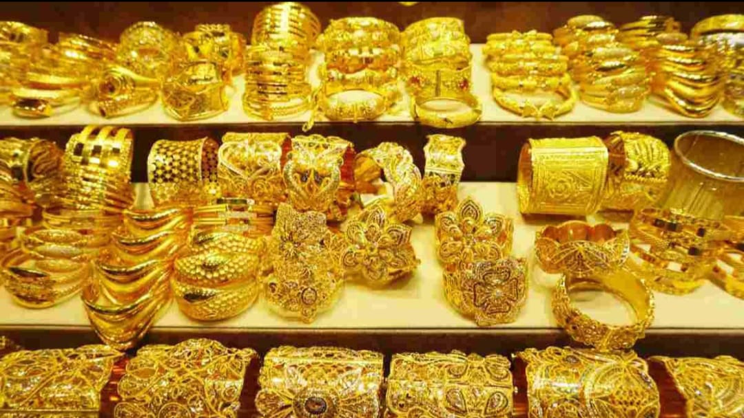 Gold Silver Rate Today : सोने की कीमत में गिरावट, जानिए एक किलो चांदी का भाव