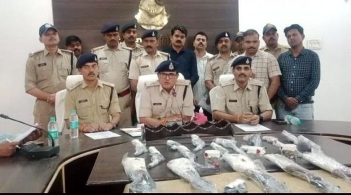 Bhind News: अवैध हथियारों की तस्करी करने वाले गिरोह का पर्दाफाश, 05 बन्दूक और 12 देशी कट्टे बरामद