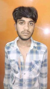 Indore News : मोबाइल छीनकर भाग रहे लुटेरे को पकड़ा, मामला दर्ज