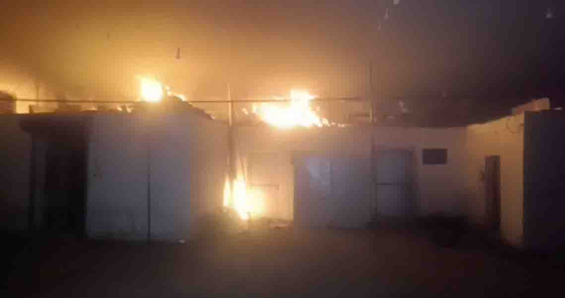 Jabalpur News : गाजी बाग के गोदाम में भड़की आग, लाखों का सामान जलकर हुआ राख