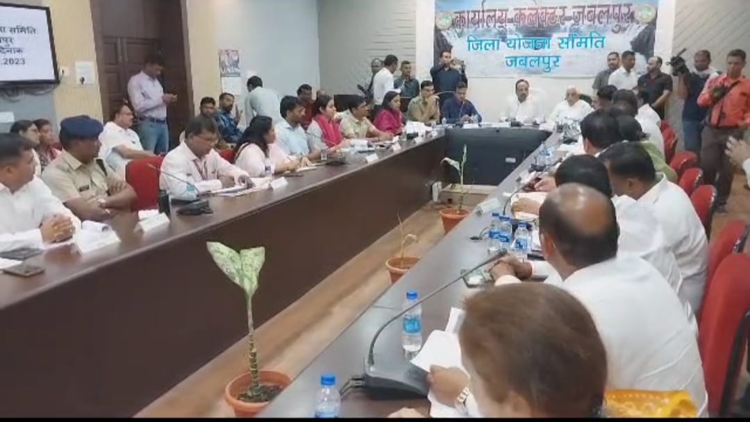 Jabalpur News : हंगामे की भेंट चढ़ी जिला योजना समिति की बैठक, कांग्रेस विधायक और प्रभारी मंत्री आमने सामने