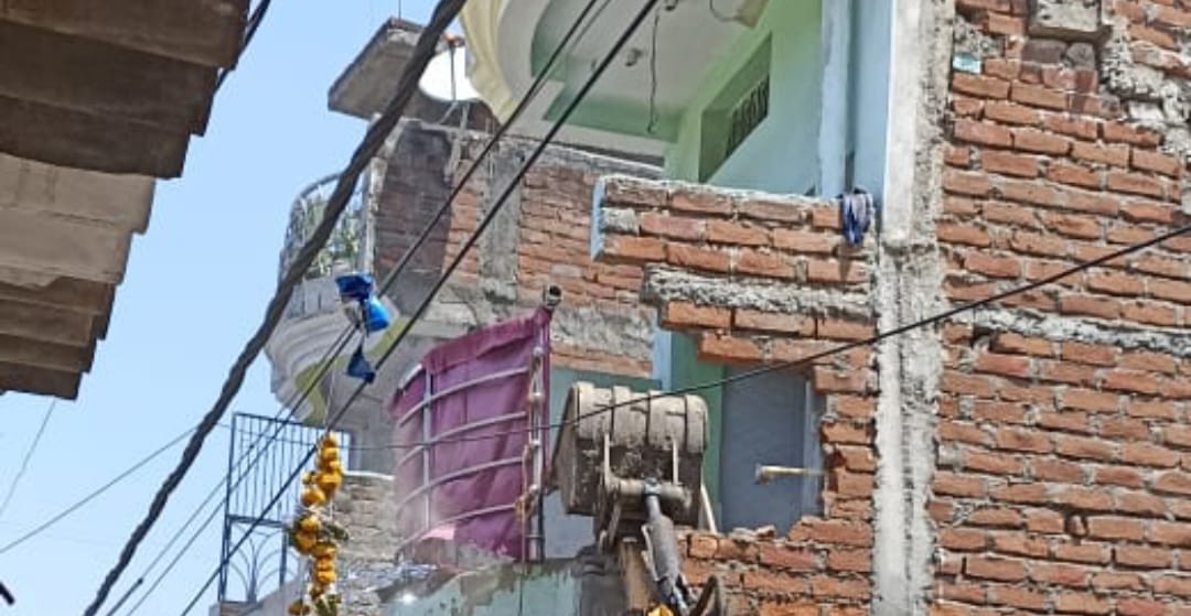 Jabalpur News : कुख्यात बदमाश का मकान जमींदोज, अलग अलग अपराध के 40 से अधिक मामले दर्ज