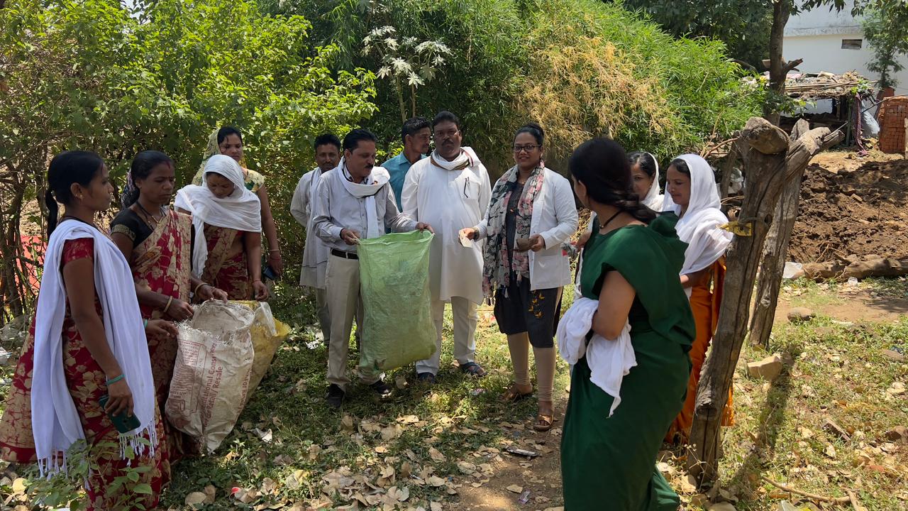 अच्छी खबर : ग्रामीणों ने लिया अपनी ग्राम पंचायत को प्लास्टिक और पॉलीथिन मुक्त बनाने का संकल्प