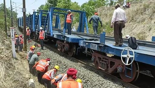 Betul News : पटरी से उतरी गिट्टी से भरी मालगाड़ी, रेल यातायात बाधित