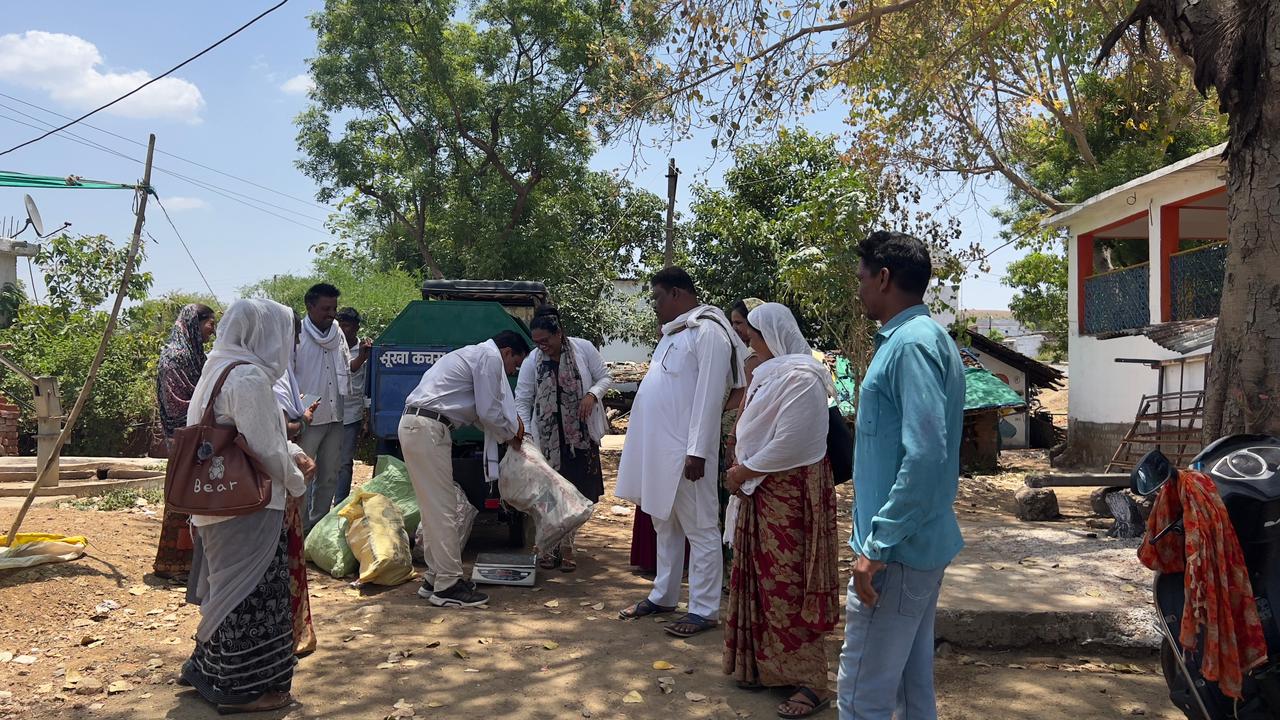 अच्छी खबर : ग्रामीणों ने लिया अपनी ग्राम पंचायत को प्लास्टिक और पॉलीथिन मुक्त बनाने का संकल्प