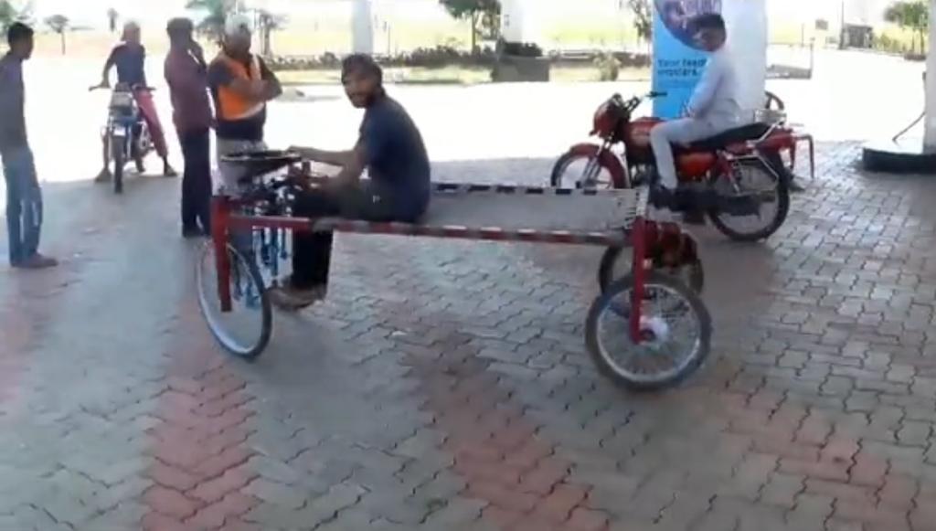 Viral Video : जुगाड़ से बना दिया चारपाई का वाहन, देखिए कमाल की खटिया-गाड़ी