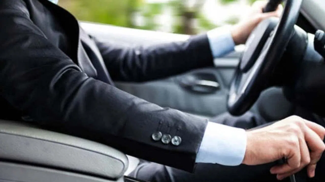 Vastu Tips For Car: गाड़ी में जरूर रखनी चाहिए ये 8 शुभ चीजें, दुर्घटनाओं की संभावना होंगी कम