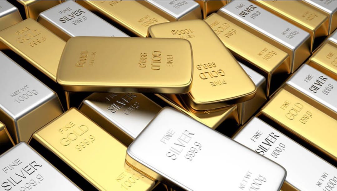 Gold Silver Rate Today : सोना लुढ़का, चांदी में बड़ी गिरावट, जानें सराफा बाजार का अपडेट