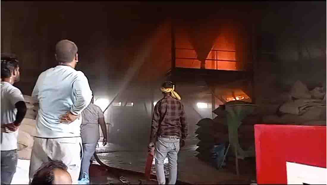 Jabalpur News : राइस मिल में लगी भीषण आग, लाखों रुपए का अनाज जलकर खाक