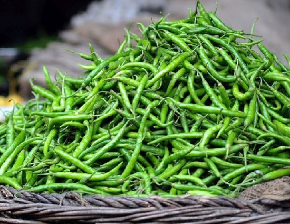 Green Chilli Benefits सेहत के लिए फायदेमंद है तीखी मिर्च, आंखों की