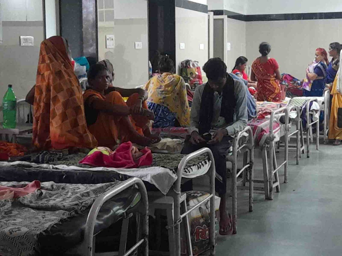 Jabalpur News : अनिश्चितकालीन हड़ताल पर बैठी नर्स, मरीज हो रहे हैं परेशान