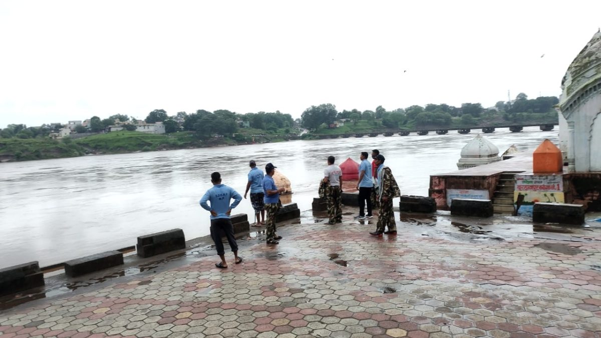 बुरहानपुर जिले में बाढ़ से मचा हाहाकार, सैकड़ों मकान हुए जलमग्न