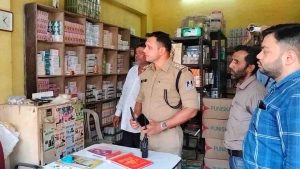 Balaghat News : छापेमारी कर पुलिस ने किया अवैध कफ सीरप कारोबार का खुलासा, दवा व्यवसायी सहित 5 सप्लायर गिरफ्तार