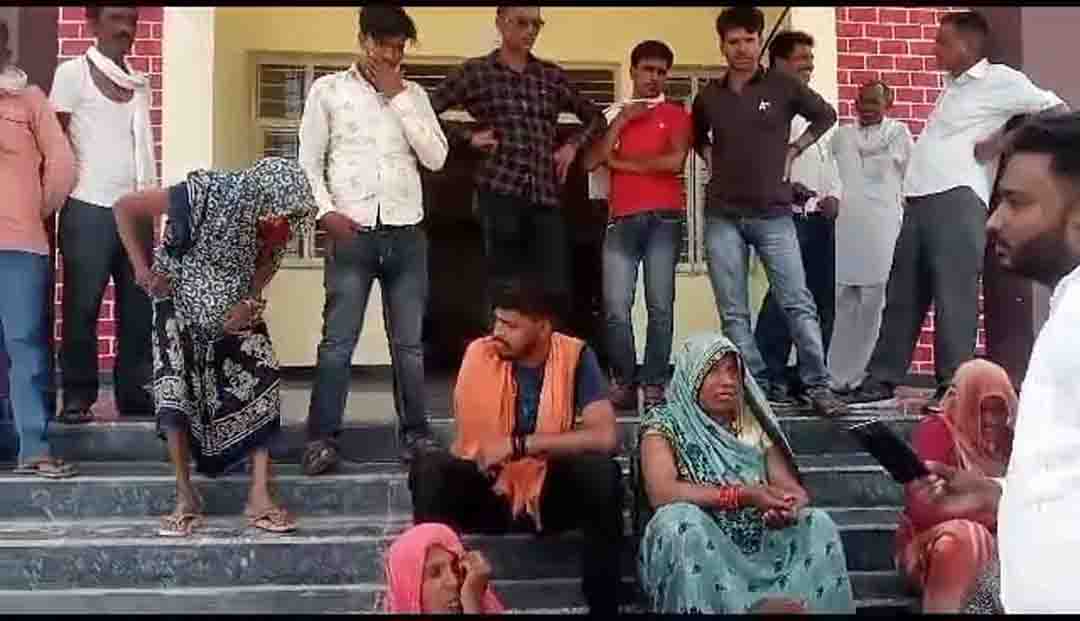 Shivpuri News : राशन की कालाबाजारी करने की एसडीएम से की शिकायत