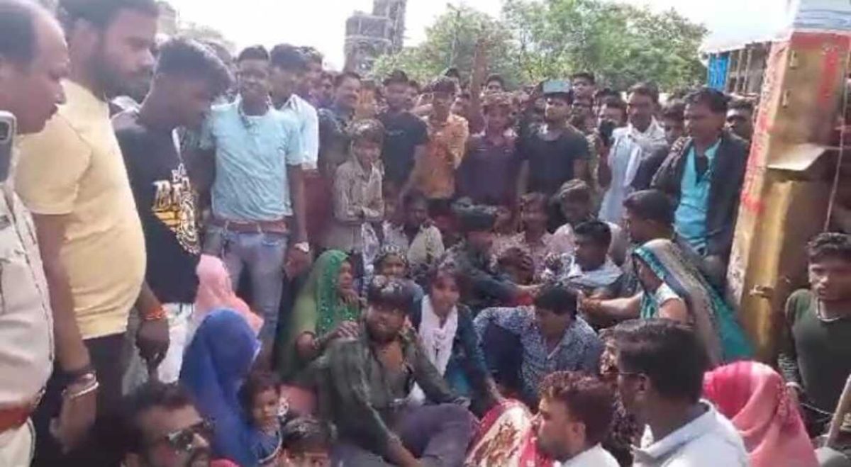 Vidisha News: छेड़छाड़ से परेशान छात्रा ने की खुदकुशी, परिजनों ने 8 घंटे किया चक्काजाम, आरोपी गिरफ्तार