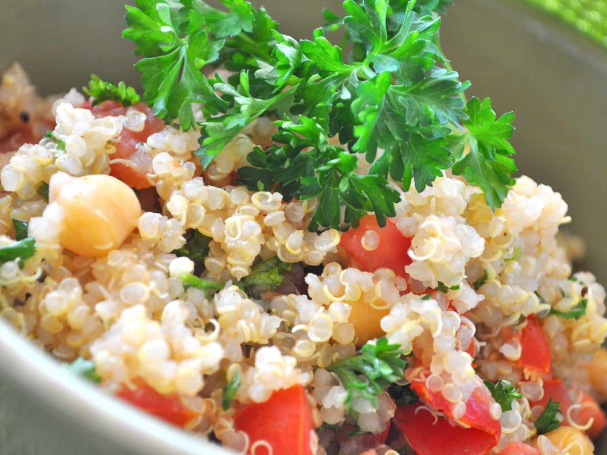 Health Tips: वजन घटाने के लिए आज ही डाइट में शामिल करें Quinoa, घर पर आसानी से करें तैयार