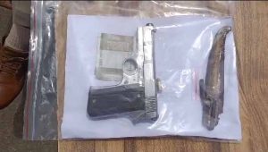 Indore  News : इंदौर में बंदूक की नोंक पर व्यापारी से 50 हजार की लूट, 2 आरोपी गिरफ्तार