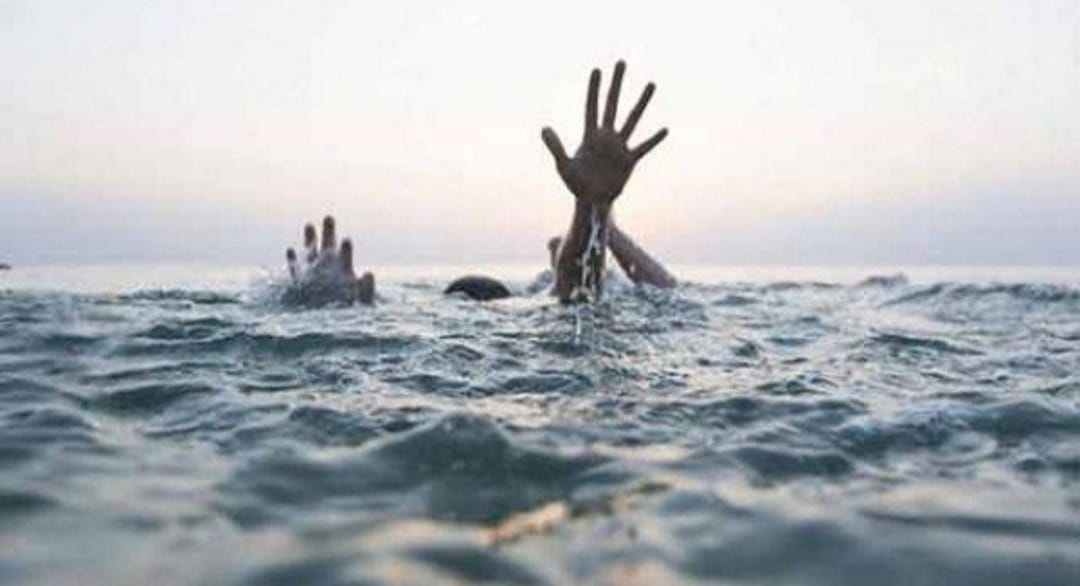 Indore News : तालाब में नहाने गए 2 बच्चों की डूबने से मौत, SDRF की टीम ने निकले शव, गांव में पसरा मातम