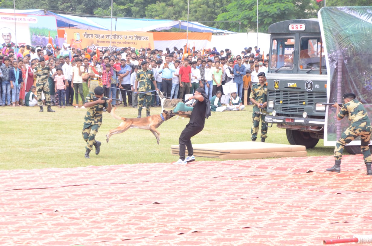 Independence Day 2023 : ऊर्जा मंत्री ने ग्वालियर में किया ध्वजारोहण, बोले- 2023 में फिर भाजपा का झंडा लहराएगा