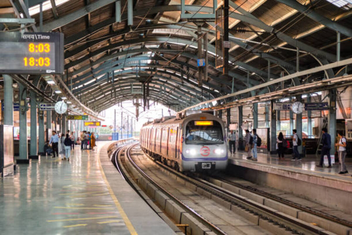 DMRC ने की UPI सर्विस शुरू, स्मार्टफोन की मदद से बुक करें दिल्ली मेट्रो टोकन