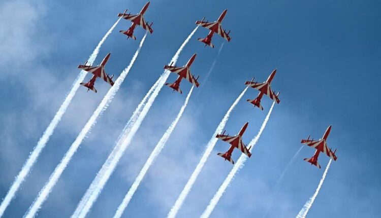 Fighter जेट आसमान से गिरकर बांग्लादेश के स्कूल में दुर्घटनाग्रस्त हो गया 2 वायुसेना के फाइटर जेट भोपाल के आसमान में दिखाएंगे कलाबाजी, इतने घंटे ...