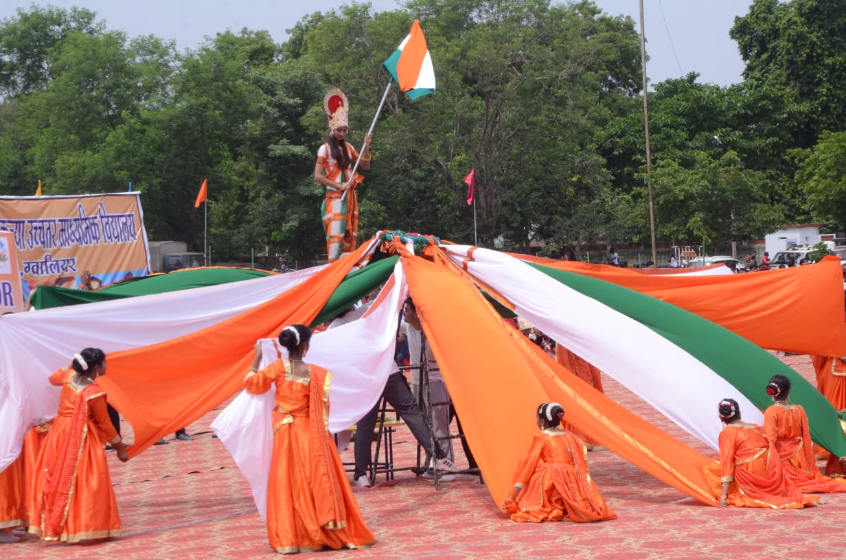 Independence Day 2023 : ऊर्जा मंत्री ने ग्वालियर में किया ध्वजारोहण, बोले- 2023 में फिर भाजपा का झंडा लहराएगा